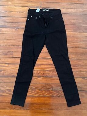 Levi’s 721 High-Waist Skinny Jeans